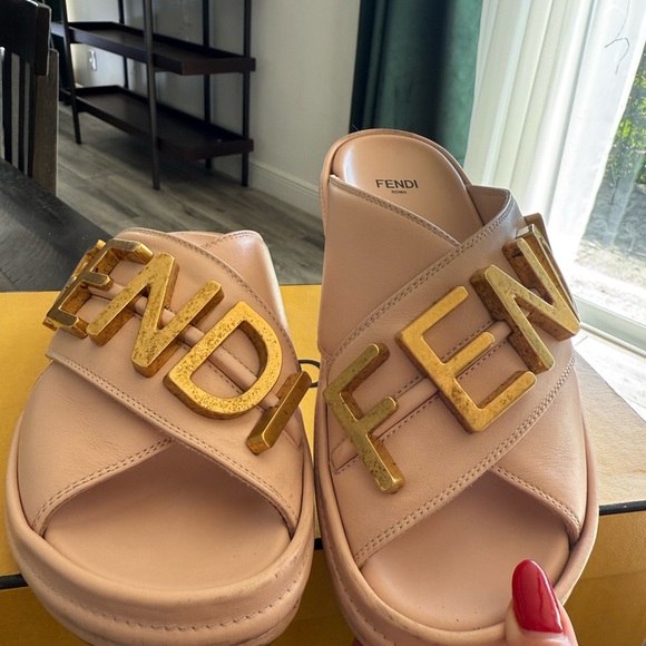 Fendi Women's Pink Slide Sandals - Picture 7 of 9